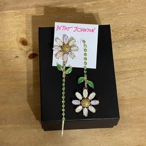 COPY - New Betsey Johnson earrings mismatch daisies